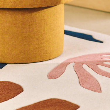 Coral wool rug in Ocre, close-up detail