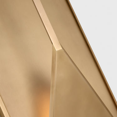Punto 22 integrated LED wall light dimming smoothly, demonstrating its 0-10V, ELV, and TRIAC dimmable capabilities.