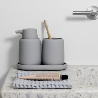 SONO vanity tray in a styled bathroom (4) | SONO by Nina Thöming for blomus