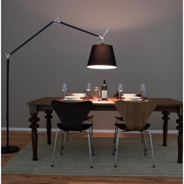 Tolomeo Mega 14-inch black diffuser with polished aluminum articulated arm