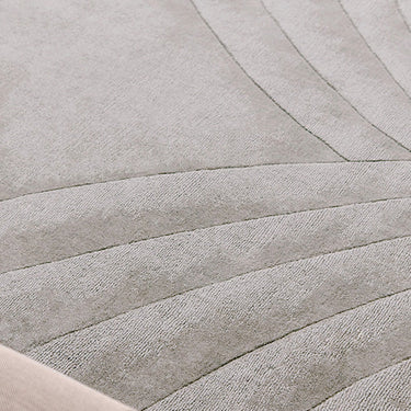 Volute wool rug in Silver, close-up detail