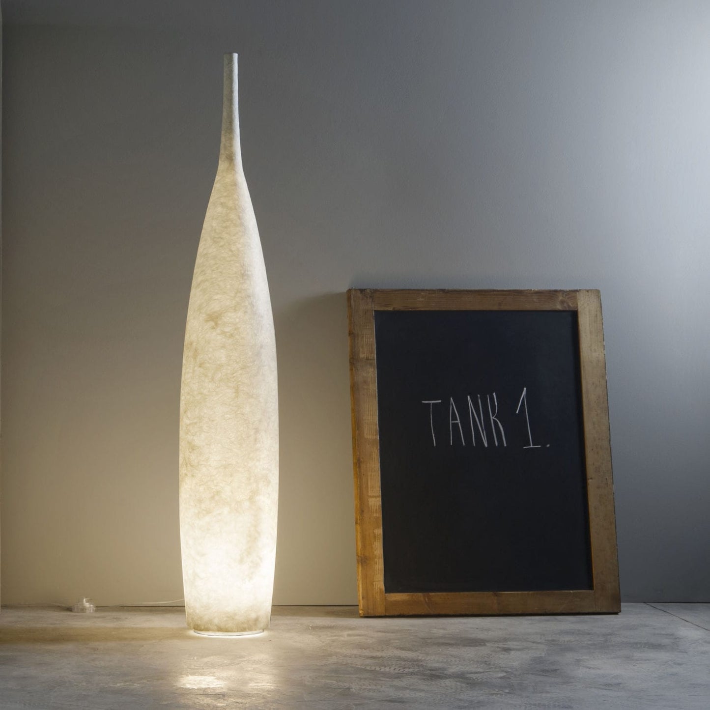 In-es.artdesign Tank Floor Lamp