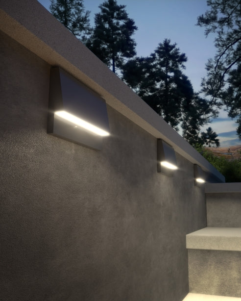 Krysen Outdoor Wall/Step Light | Visual Comfort Modern