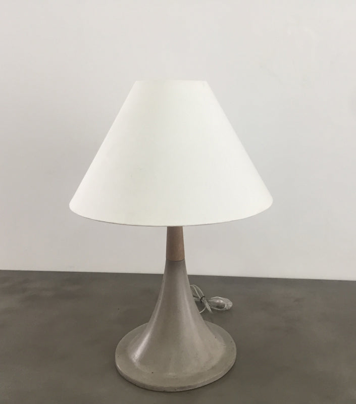 VIG Furniture Modrest Nunez Concrete Oak Table Lamp