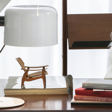 Joe Colombo designer table lamp in white lacquered metal with adjustable direct light