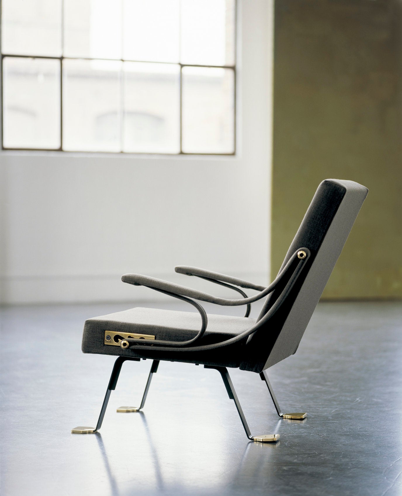 Santa & Cole Digamma Armchair