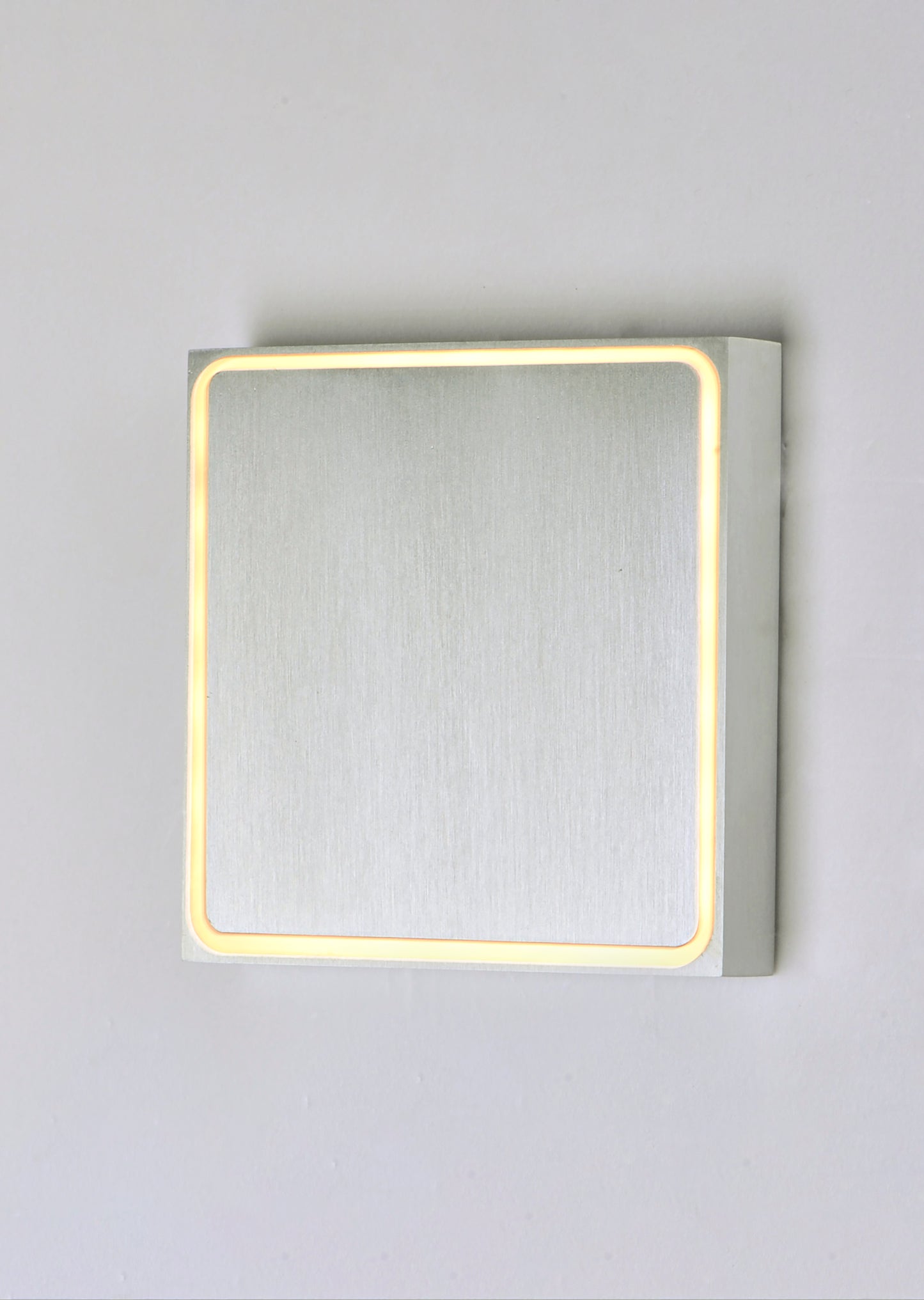 ET2 Alumilux: Outline LED Outdoor Wall Sconce