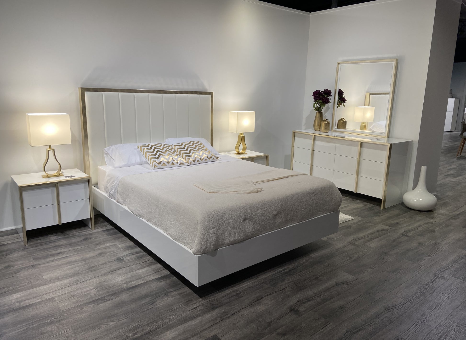 Fiocco Queen Bed by JM