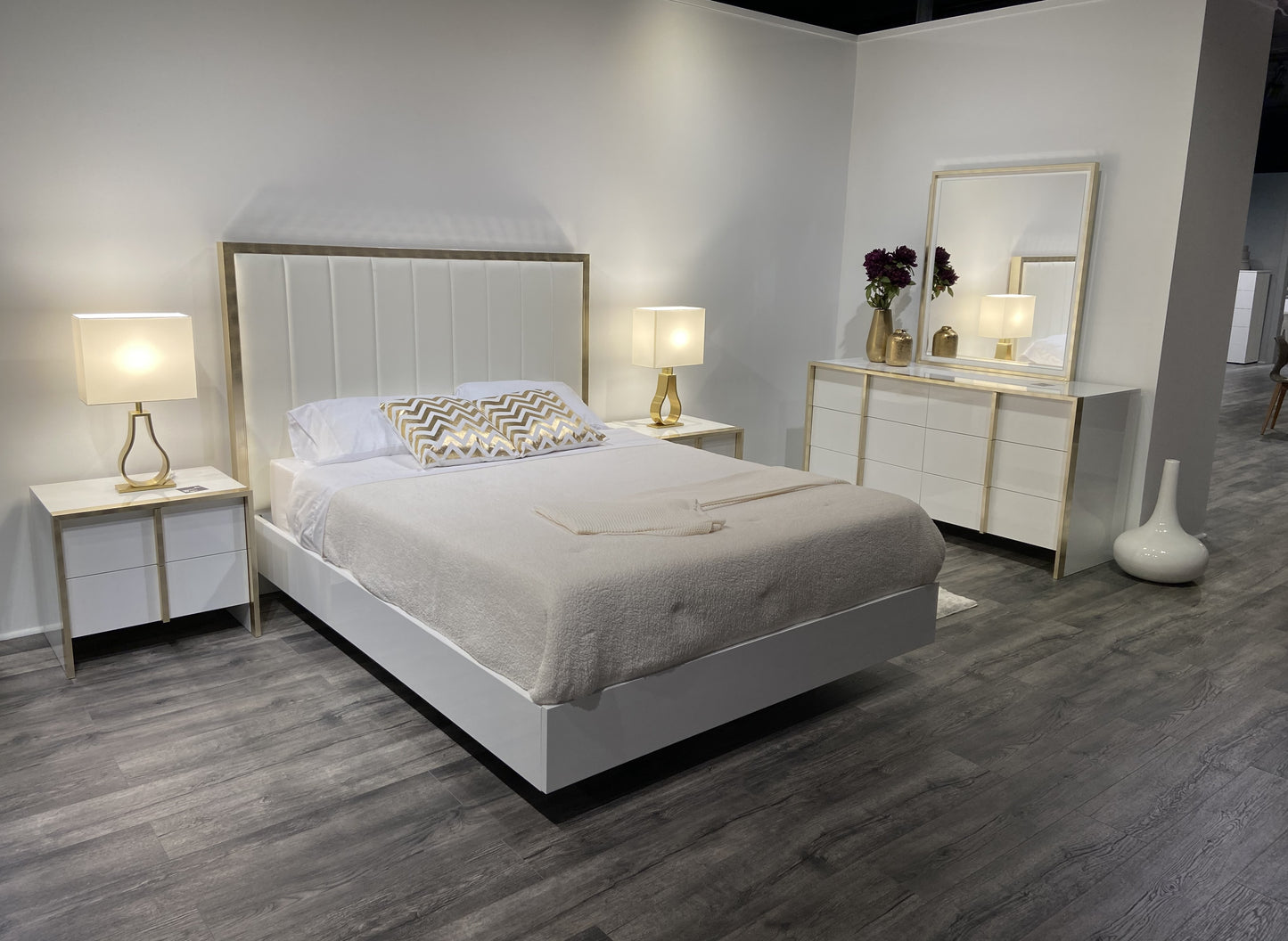 Fiocco King Bed by JM