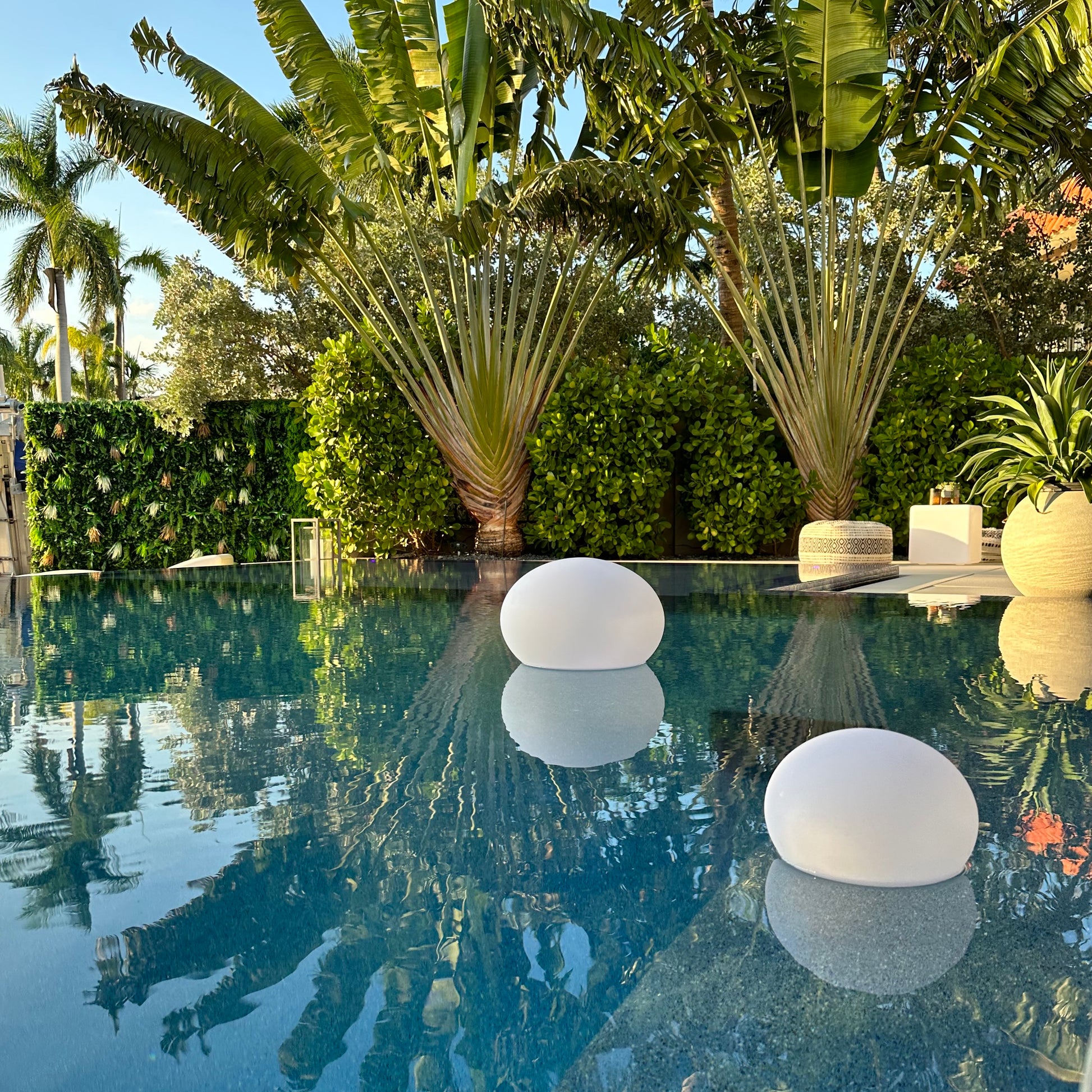Flatball Floating Bluetooth LED Cordless Lamp by Smart & Green - Indoor and Outdoor - LoftModern