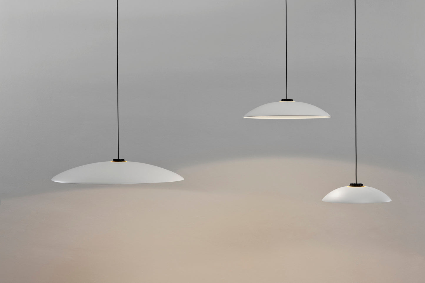 Santa & Cole HeadHat Plate M Pendant Light
