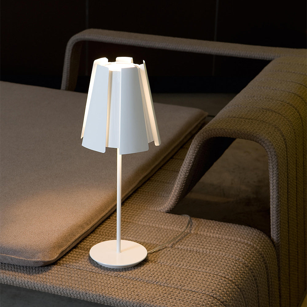Little Twist Table Lamp by Carpyen