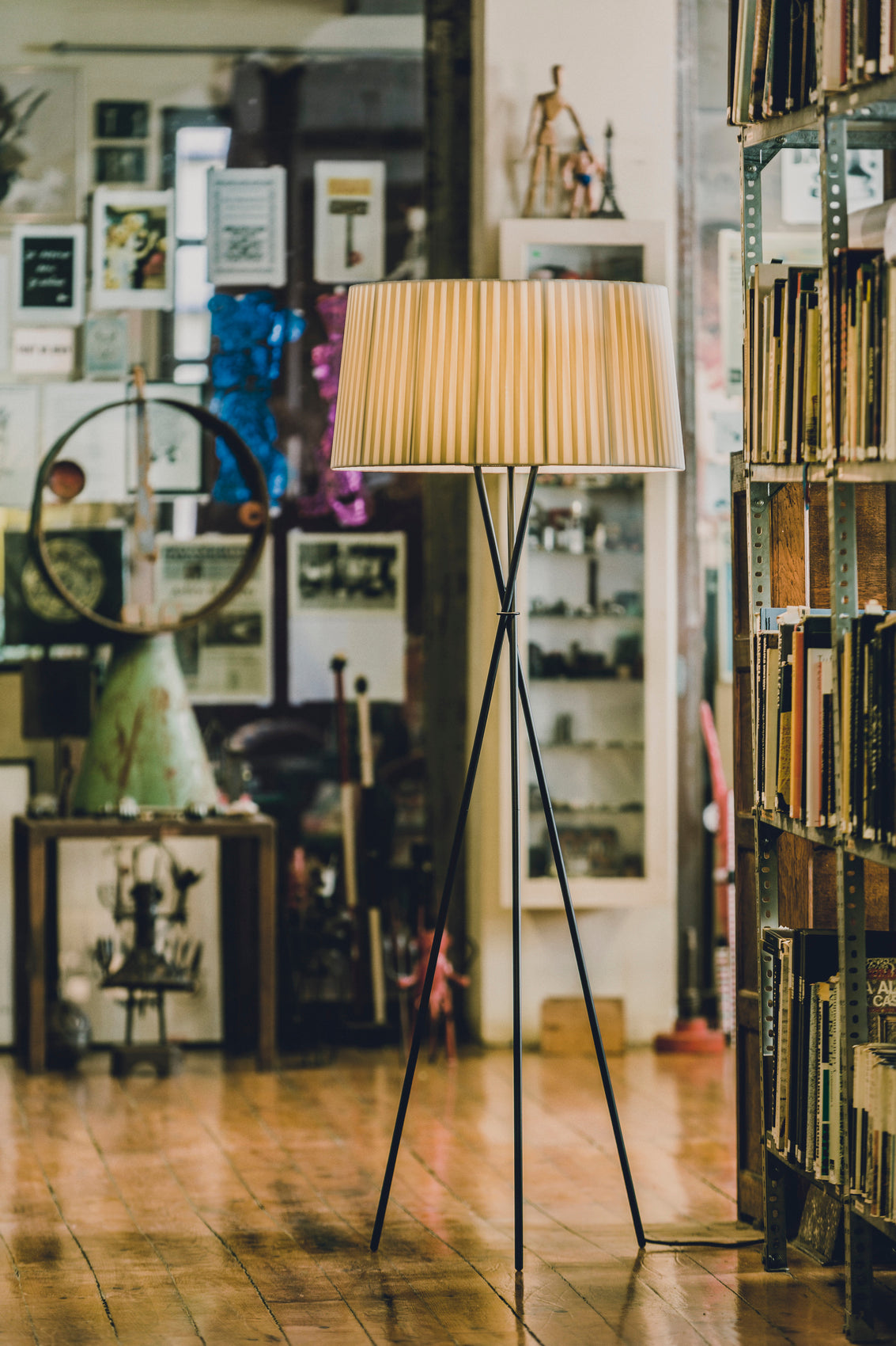 Santa & Cole Tripode G5 Floor Lamp