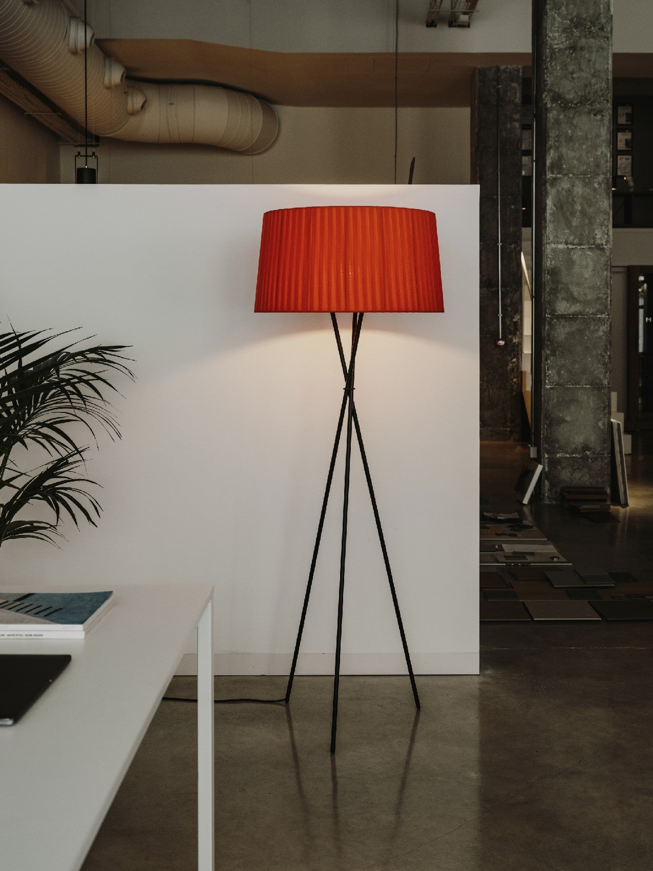 Santa & Cole Tripode G5 Floor Lamp