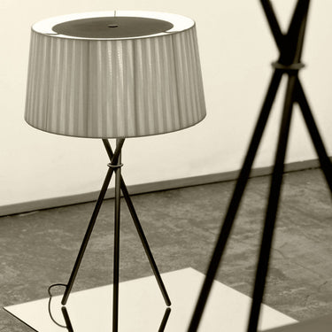 Santa & Cole Tripode G6 Table Lamp