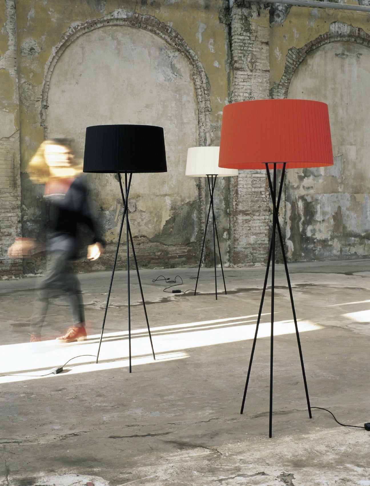 Santa & Cole Tripode G5 Floor Lamp