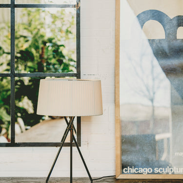 Trípode G6 Table Lamp – Large Ribbon Shade
