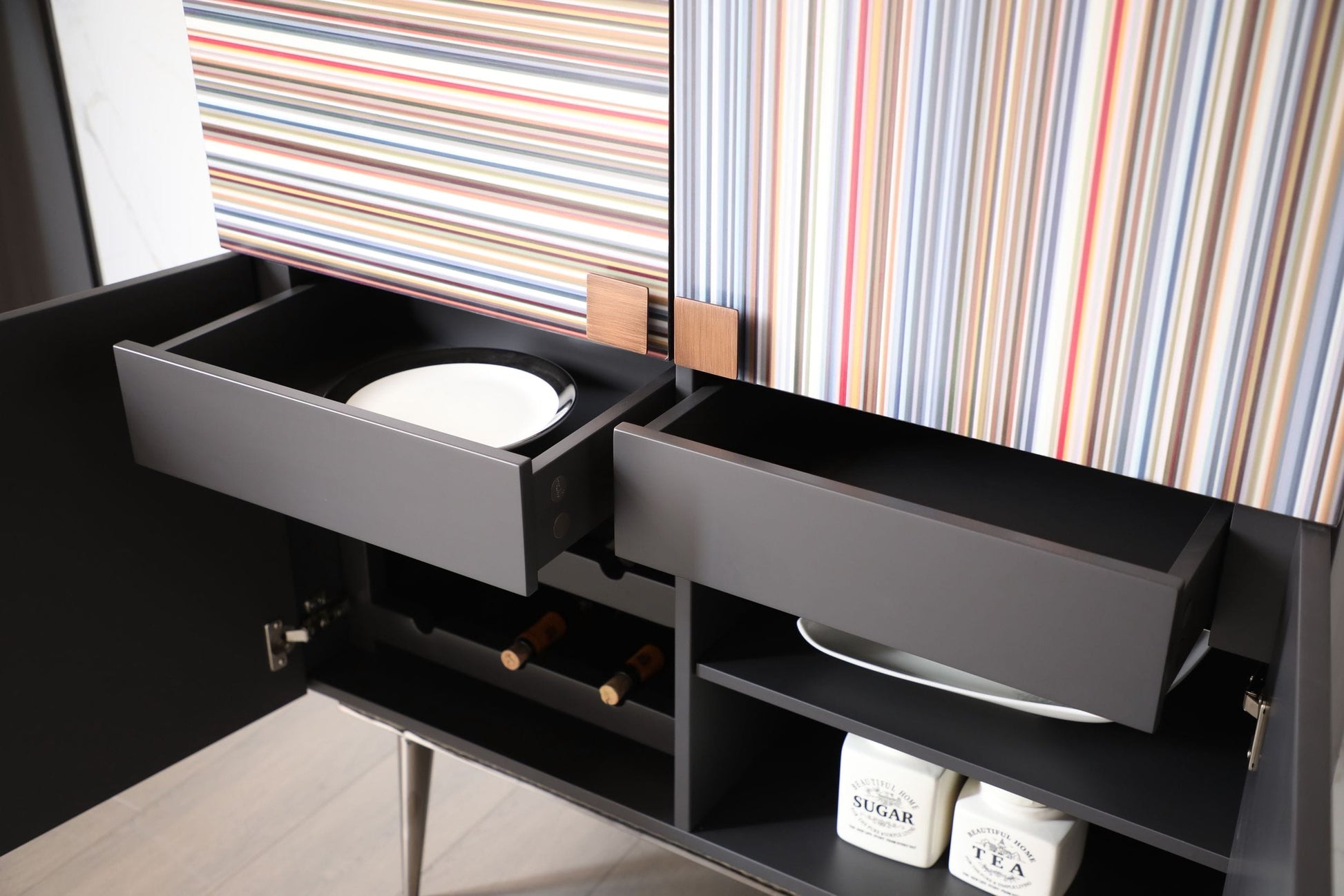 VIG Furniture Modrest Macoy Multicolor Black Ash Wine Cabinet